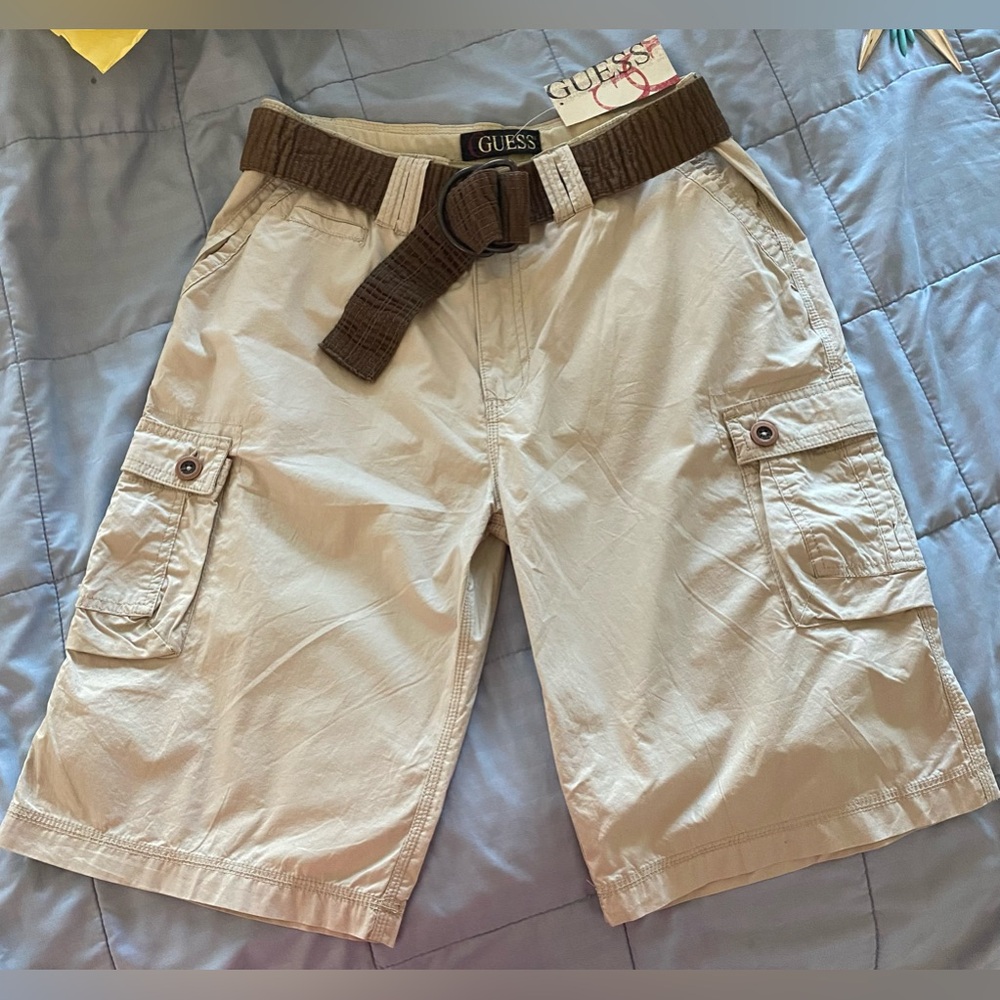 New! GUESS brand, Men’s Cargo Short Khakis size 34. New with tags